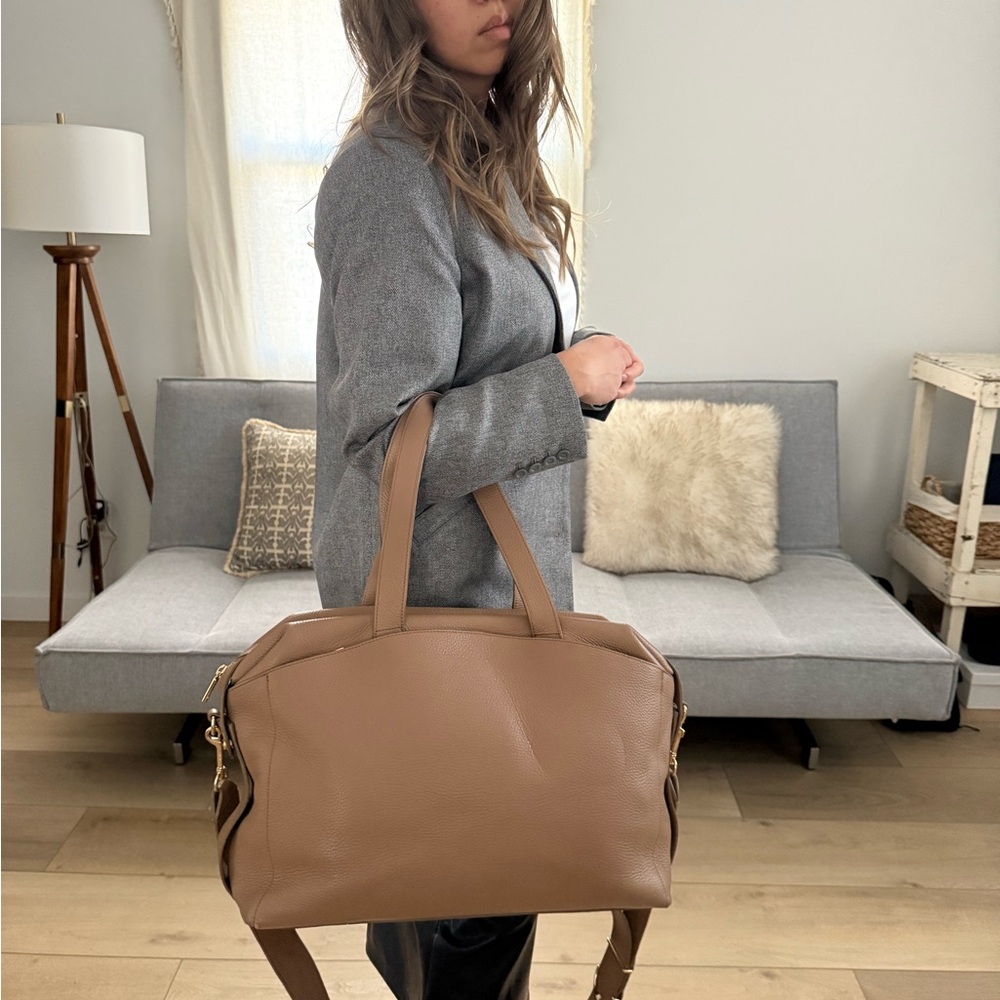 Cuyana Overnight Tan Leather Handbag Cappuccino